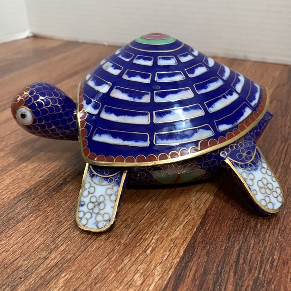 Unique vintage 3D cloisonné indigo turtle w removable lid 6” around - Picture 10 of 14